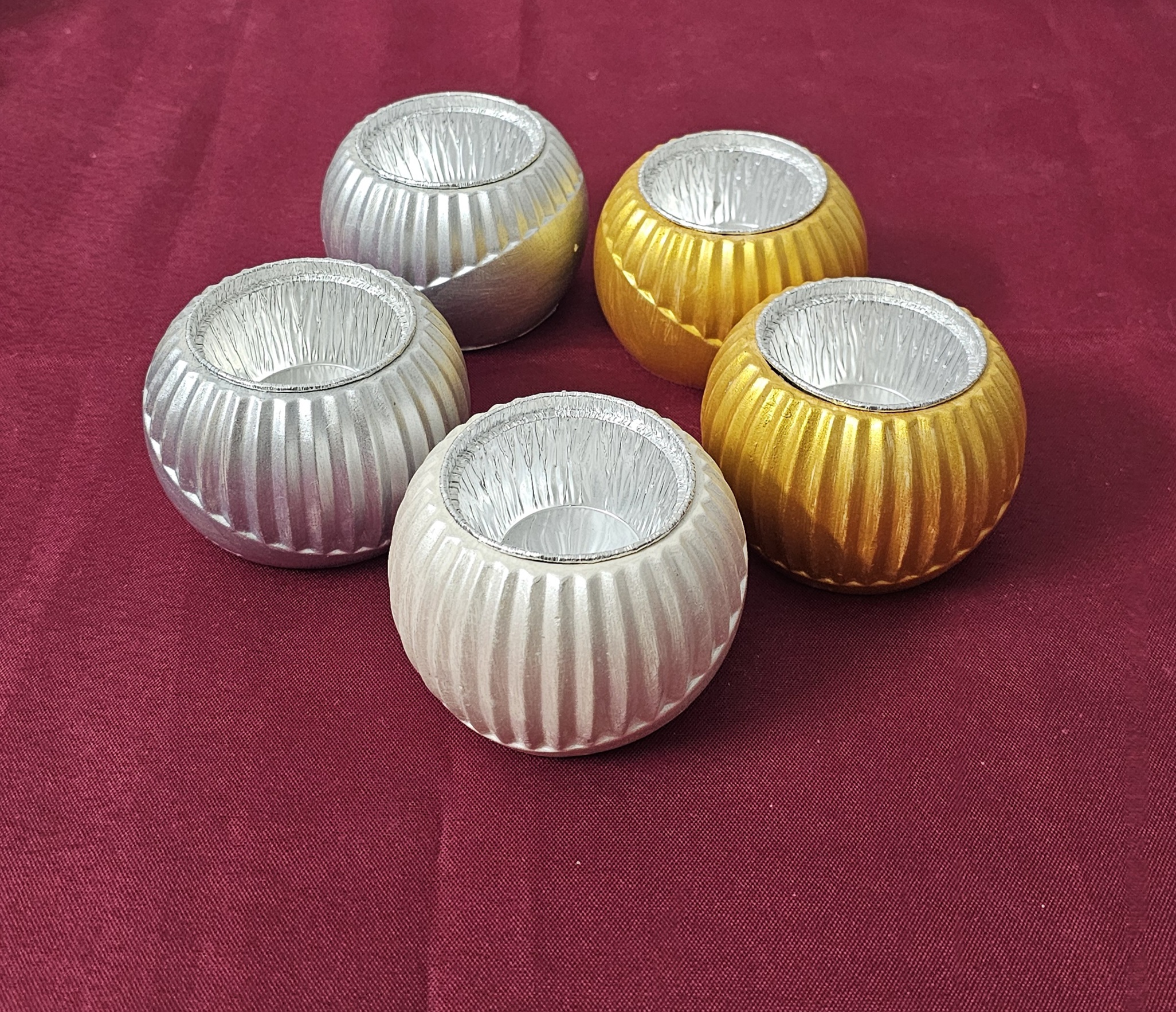 مباخر دائرية مخططة
